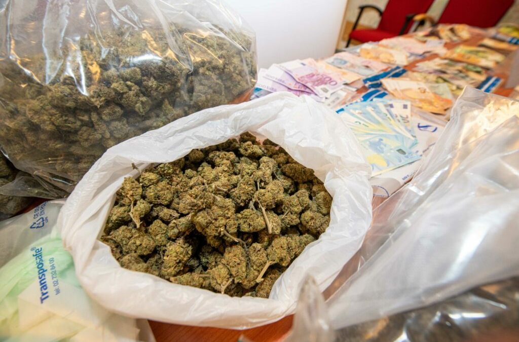 Is it easy to buy weed in Brussels? Is it legal?